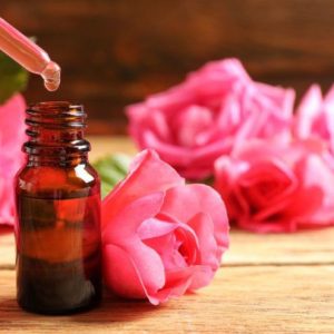 Tinh dầu hoa hồng có tác dụng gì