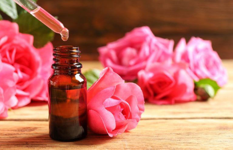 Tinh dầu hoa hồng có tác dụng gì